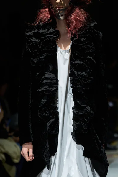 Look 3